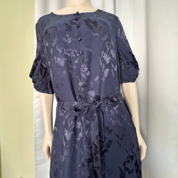Chico’s Tie Waist Navy Blue Knee Length Pullover Dress Size Large - Picture 2 of 9